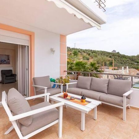 Villa Oasis Galatás Buitenkant foto