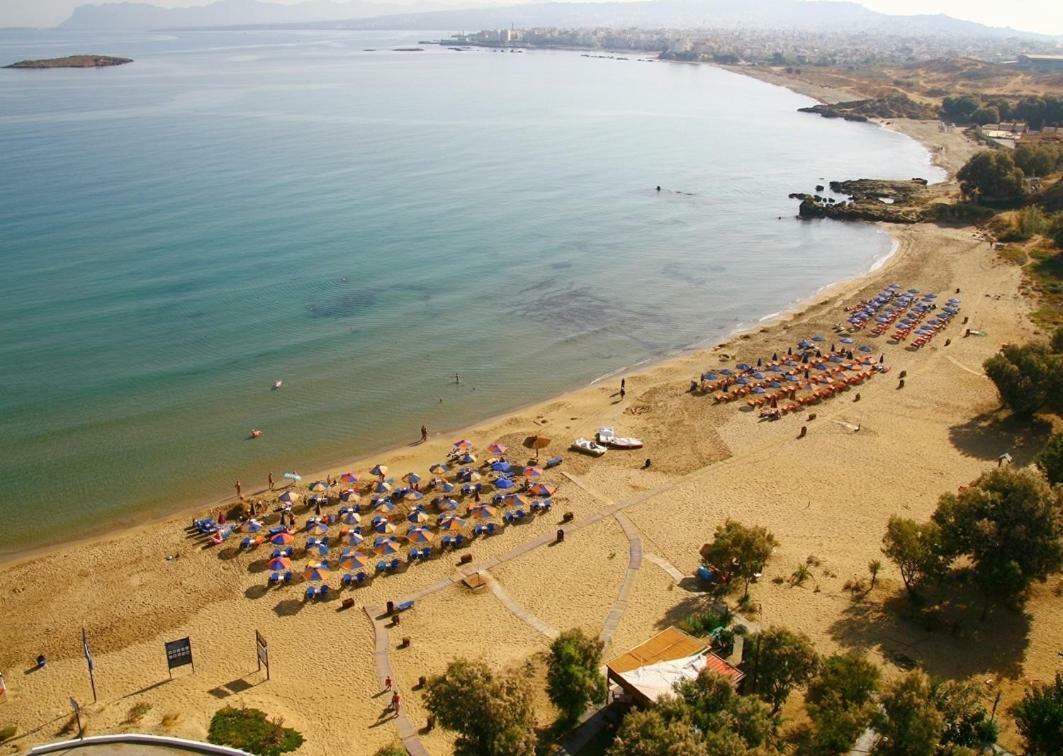 Villa Oasis Galatás Buitenkant foto