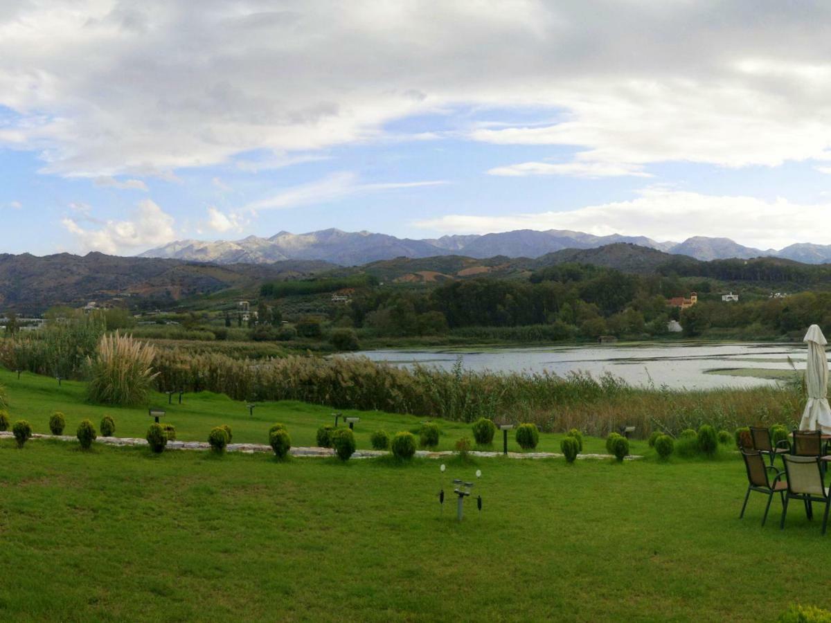 Villa Oasis Galatás Buitenkant foto