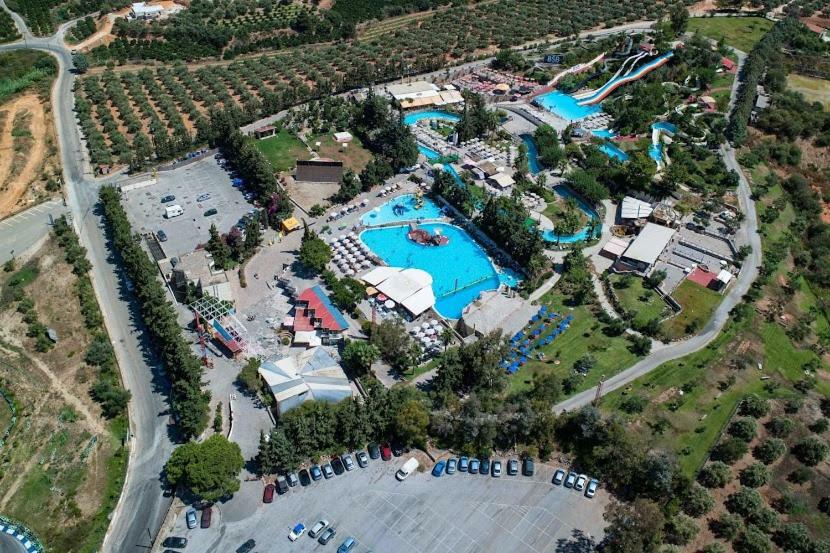 Villa Oasis Galatás Buitenkant foto
