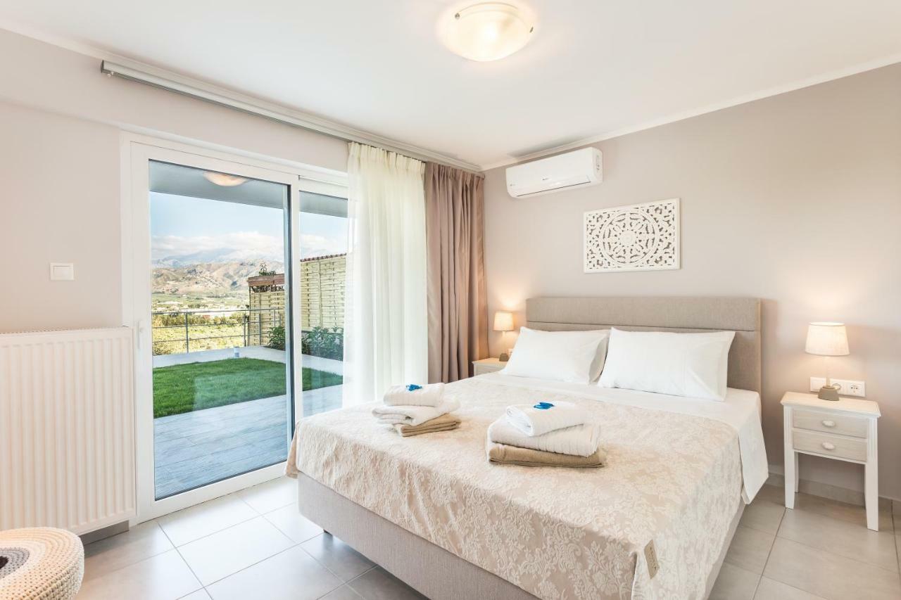 Villa Oasis Galatás Buitenkant foto