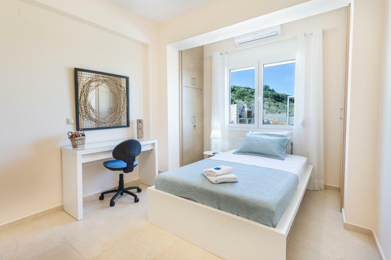 Villa Oasis Galatás Buitenkant foto