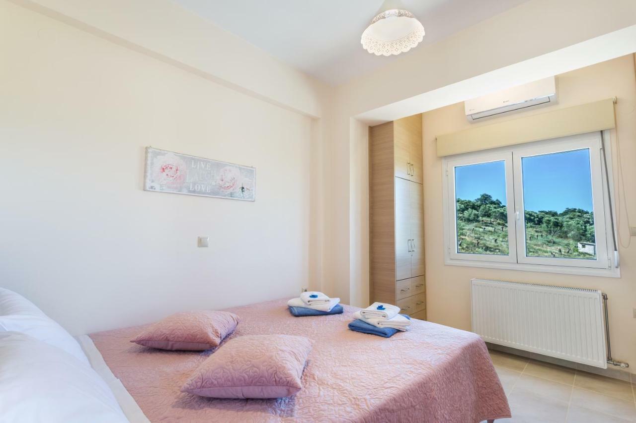 Villa Oasis Galatás Buitenkant foto